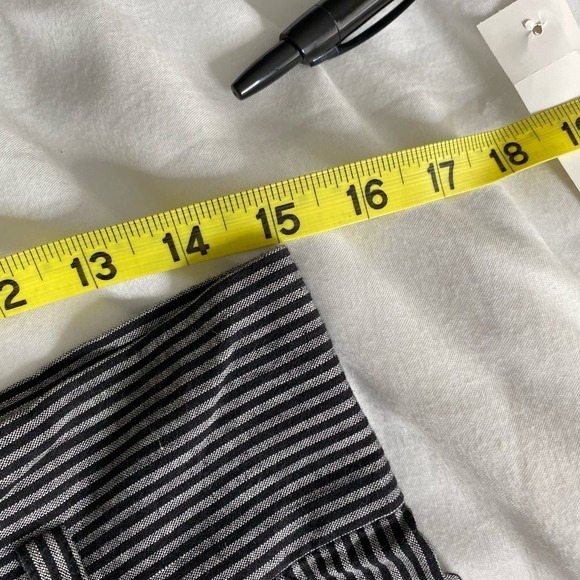 3.1 Phillip Lim Black Linen Blend Pinstripe High-Rise Paper Bag Shorts Size 8 - Picture 3 of 8